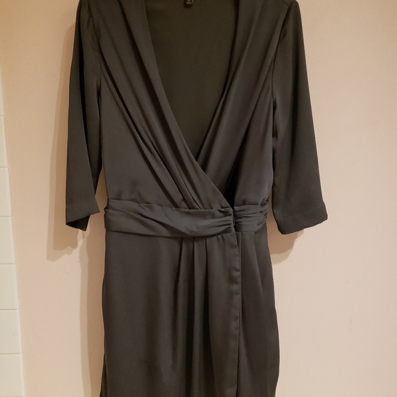 Banana Republic Dresses & Skirts - Silk emerald green dress!